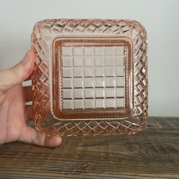 Vintage Anchor Hocking Waterford Pink/Peach Square Candy Dish Diamond Pattern - Picture 5 of 6